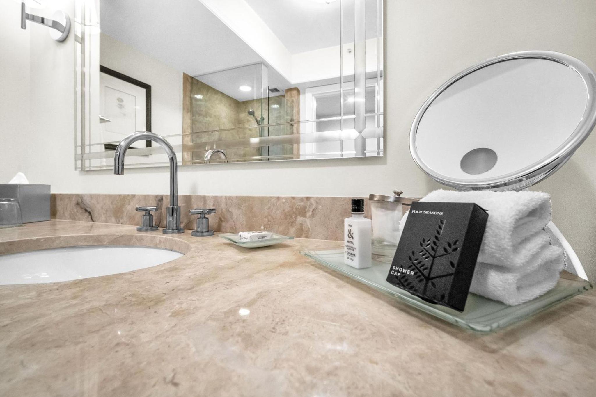 2 Bedroom OR King Studio Suites Four Seasons Hotel Miami Free Wi-Fi & Free Parking