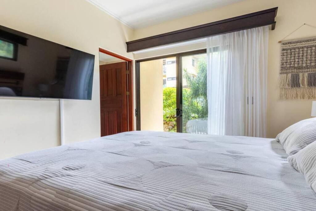 The Oaks Tamarindo Pool Front Condominiums fast wifi