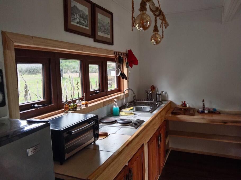 Linda Cabaña pet friendly a orilla rio y bosque, cerca Termas