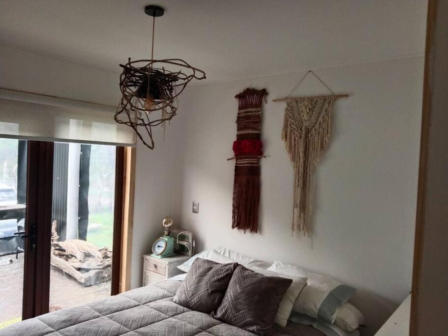 Linda Cabaña pet friendly a orilla rio y bosque, cerca Termas