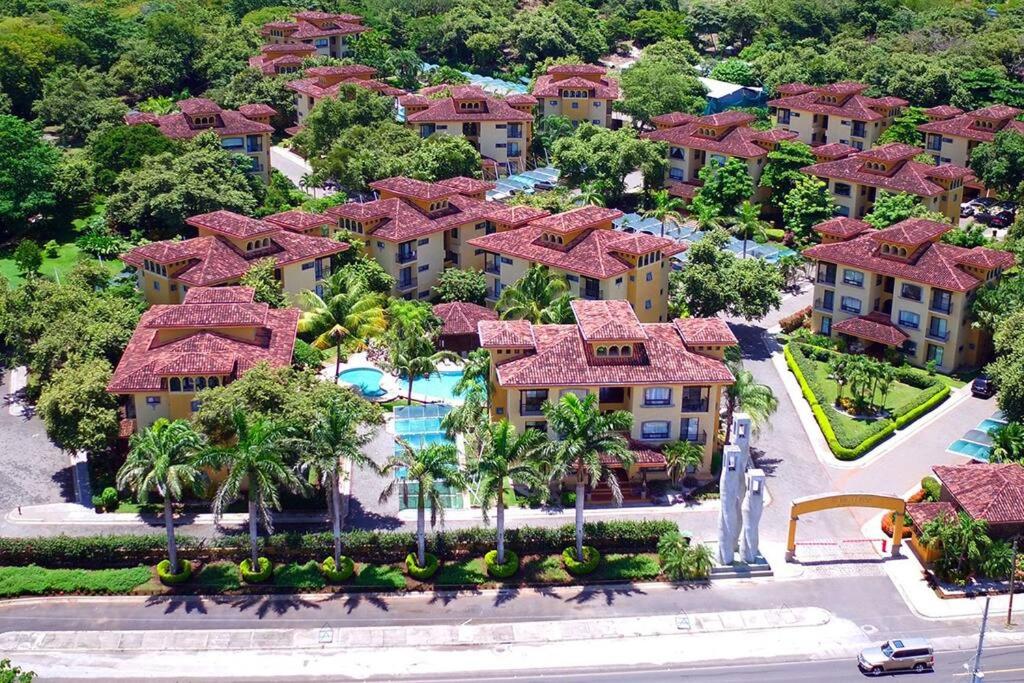 The Oaks Tamarindo Pool Front Condominiums fast wifi