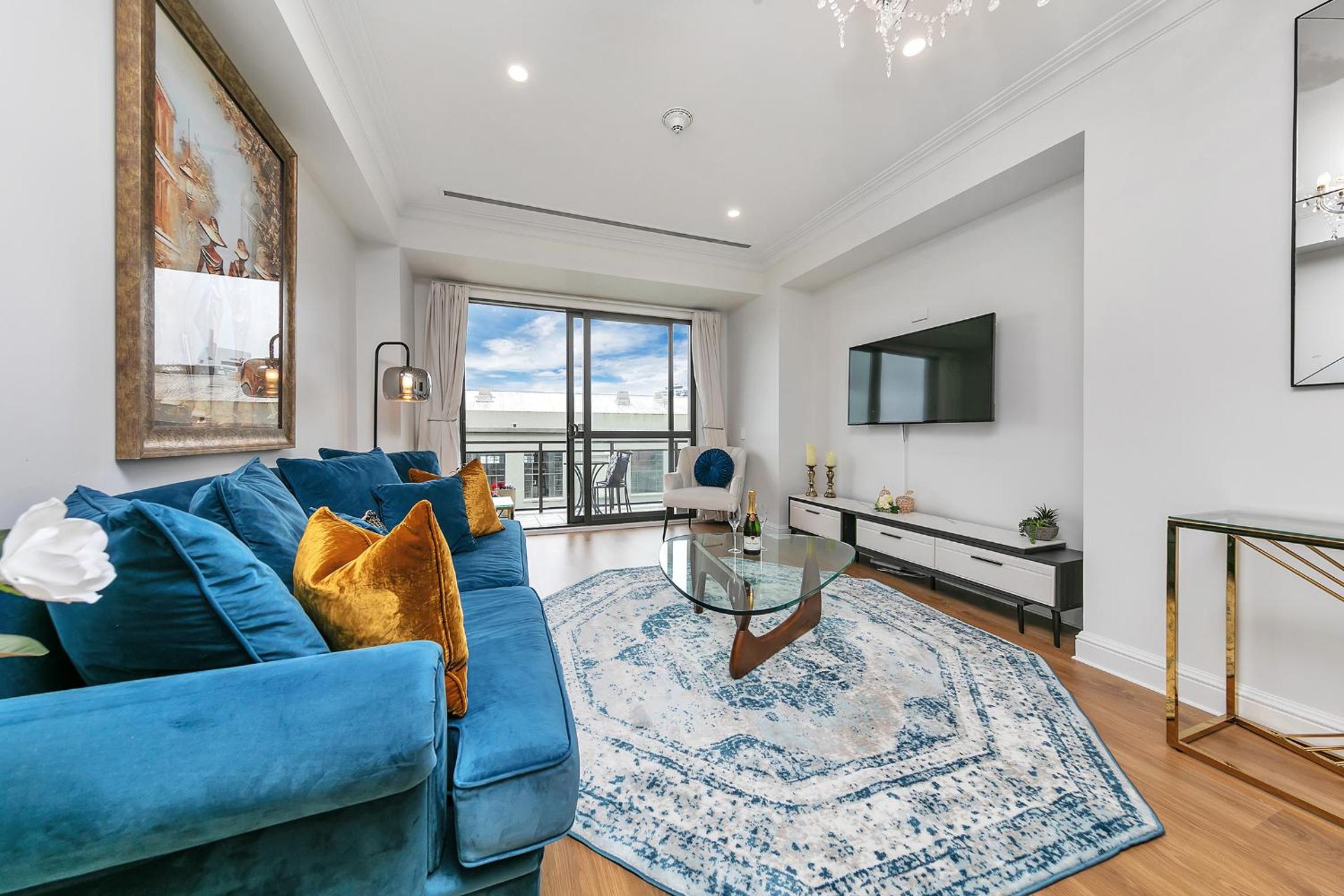 Corporate Gem + Rooftop Pool & Spa view 4