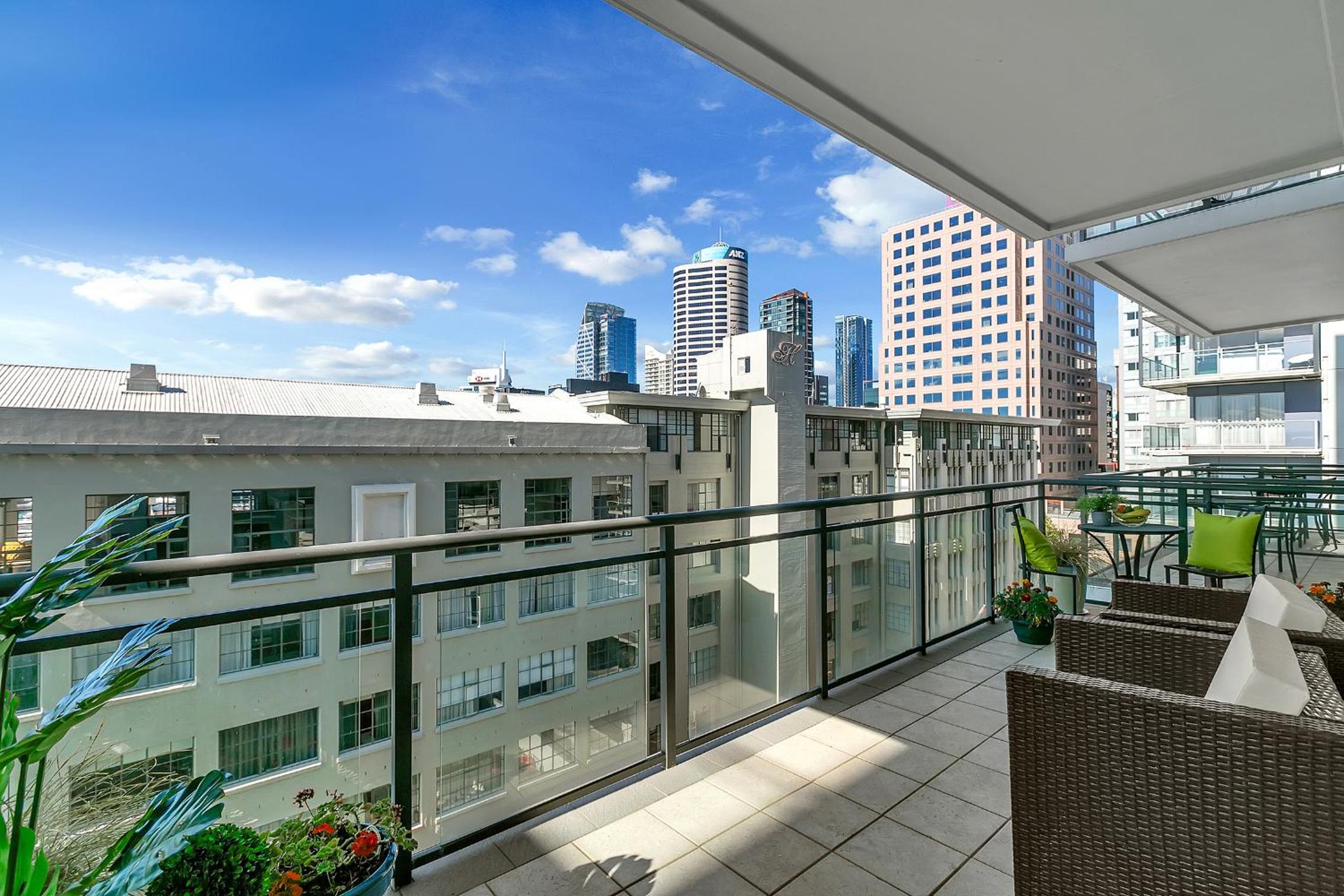 Corporate Gem + Rooftop Pool & Spa view 5