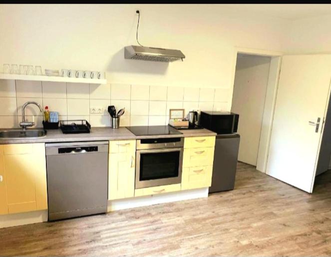 City Apartment 2#Netflix &Wlan &Kingsize Bett & Kaffee Maschine & Zentral & 500m Innenhafen & 2 min U Bahn