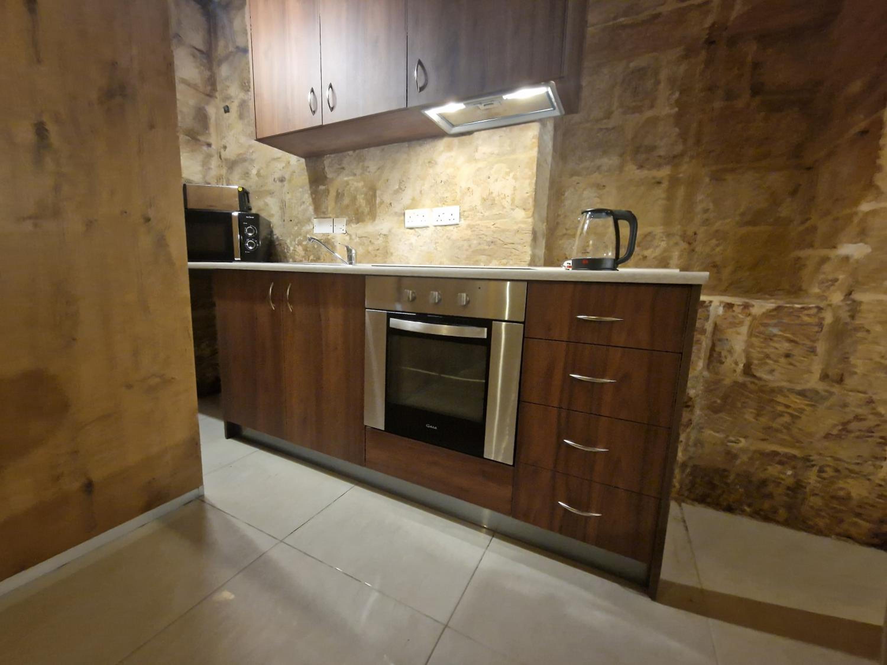 Renovated 16th Century House in Valletta view 3