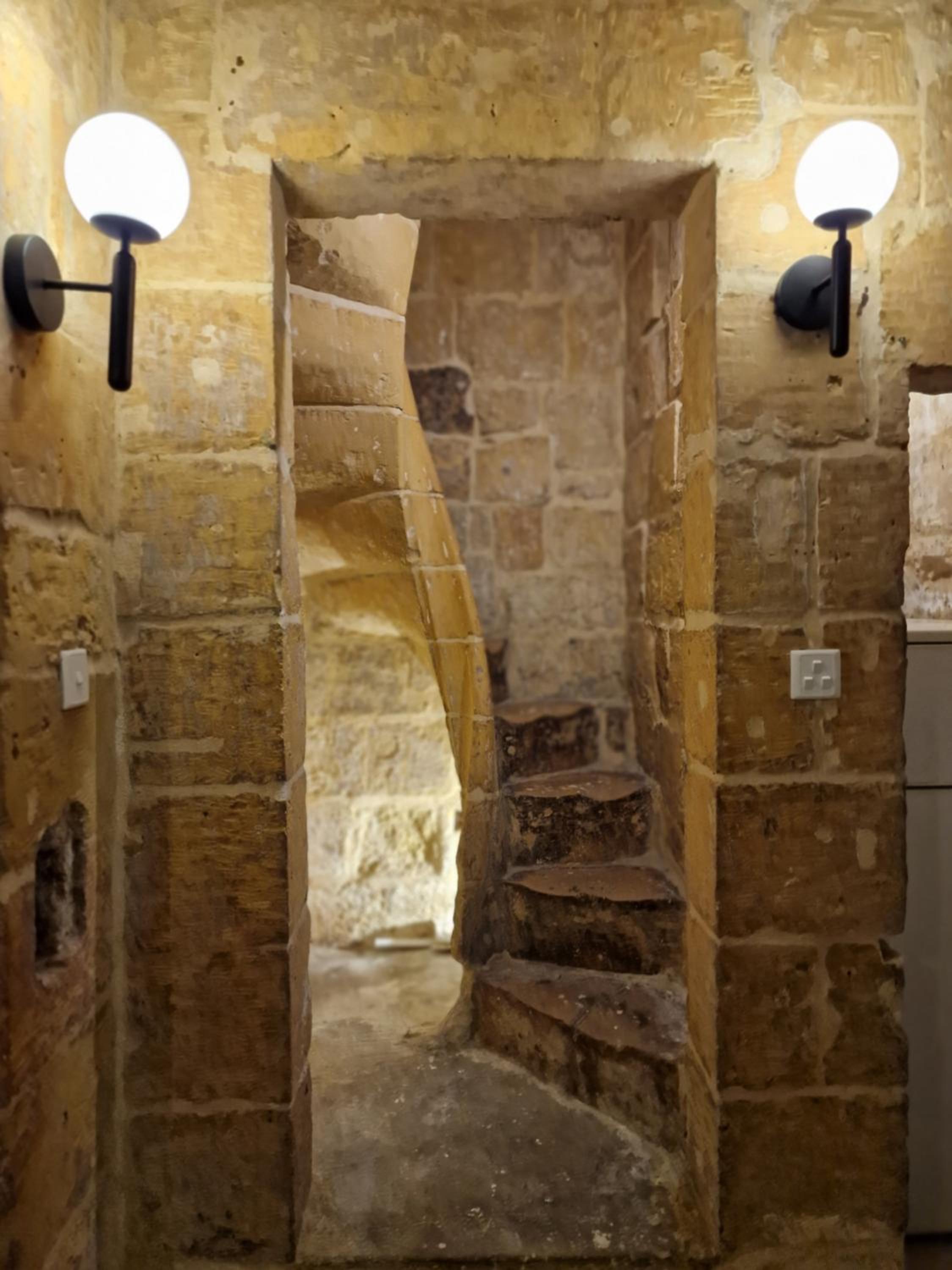 Renovated 16th Century House in Valletta view 4