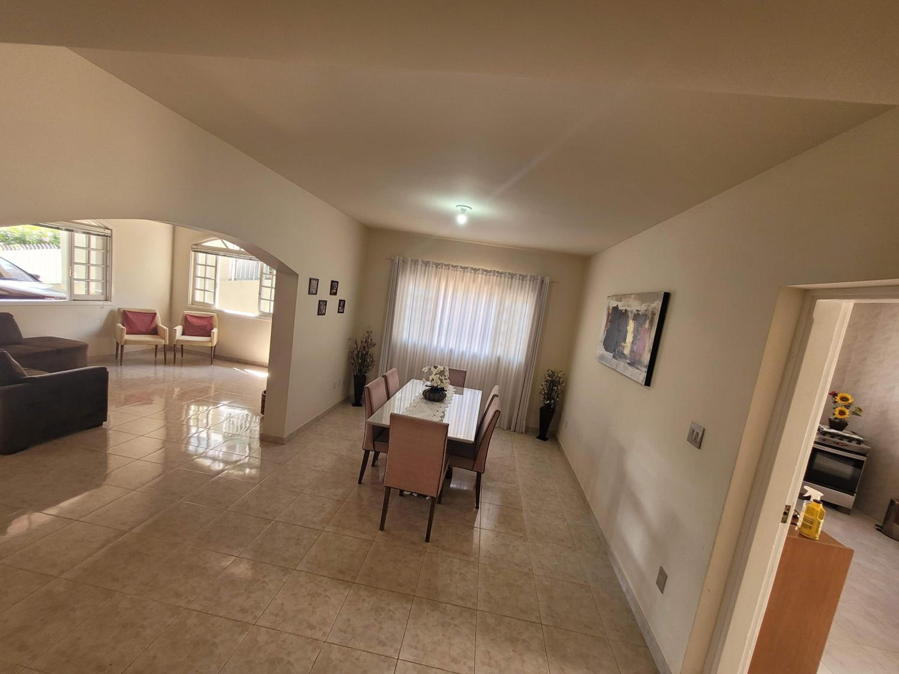 Casa em ampla e confortável em bairro nobre