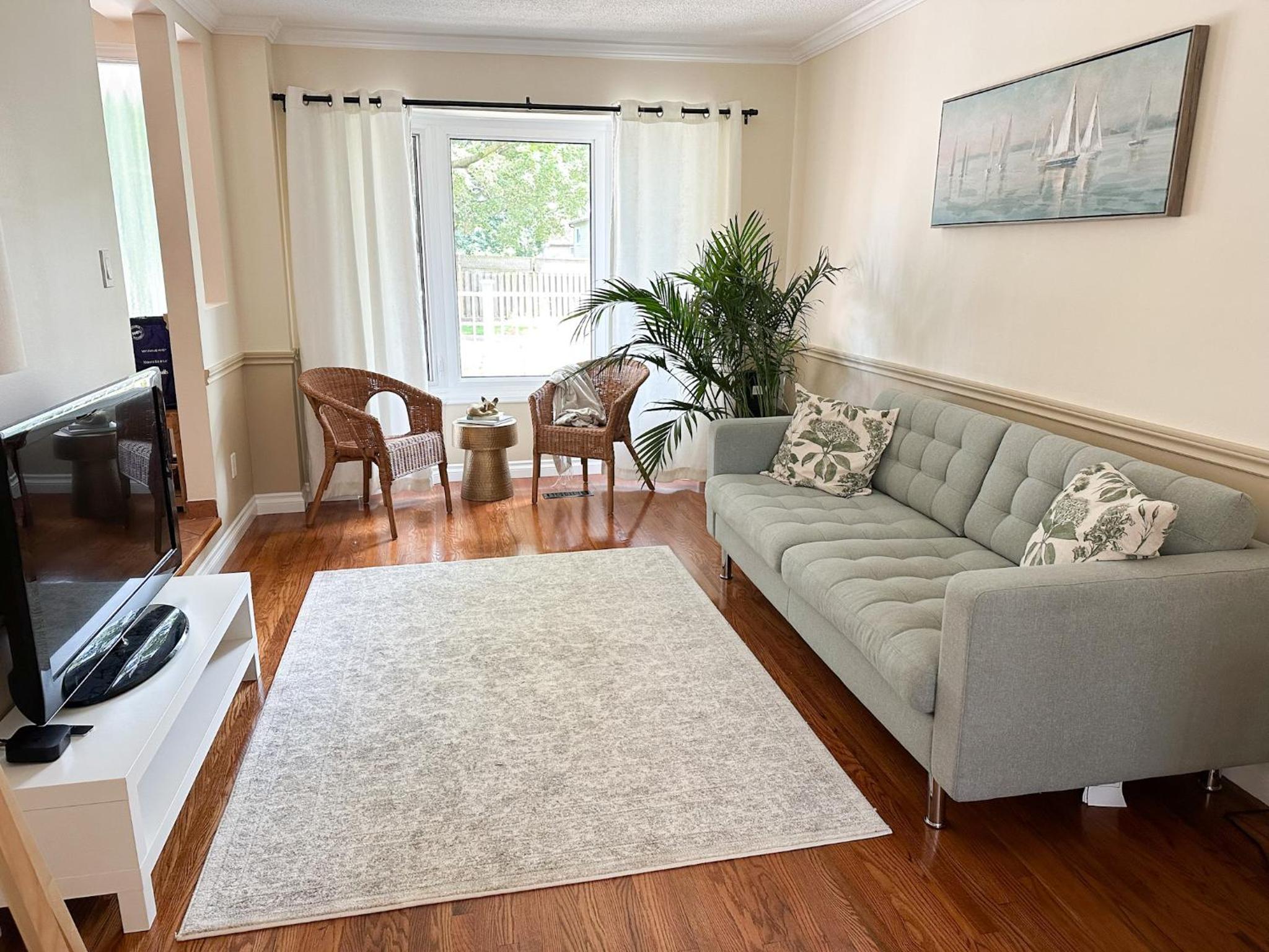 Oakville Retreat - 4 bedroom 5 beds - short walk from the lake
