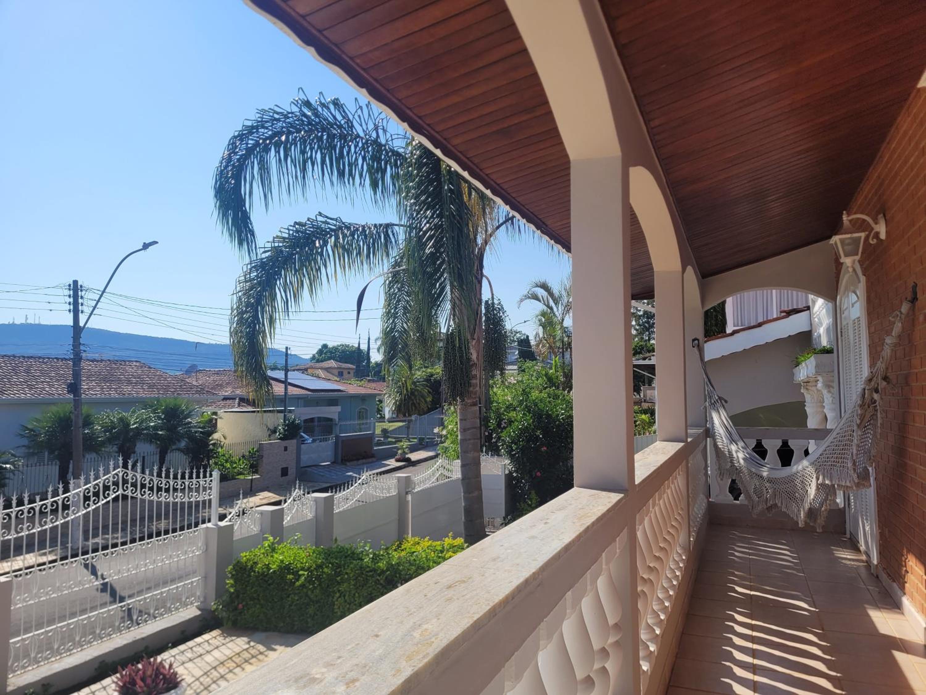Casa em ampla e confortável em bairro nobre