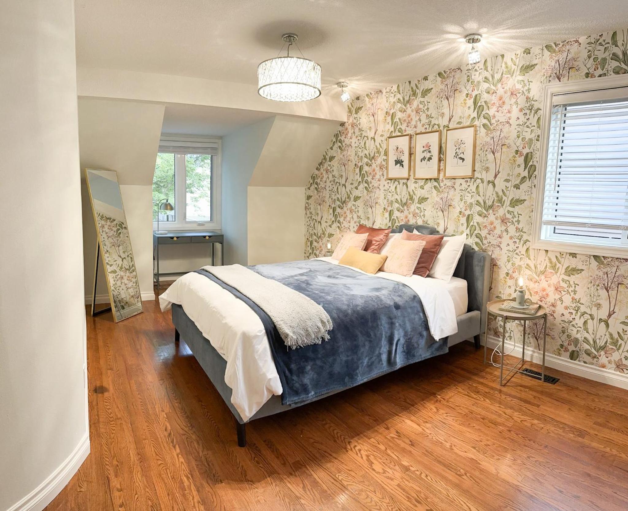 Oakville Retreat - 4 bedroom 5 beds - short walk from the lake