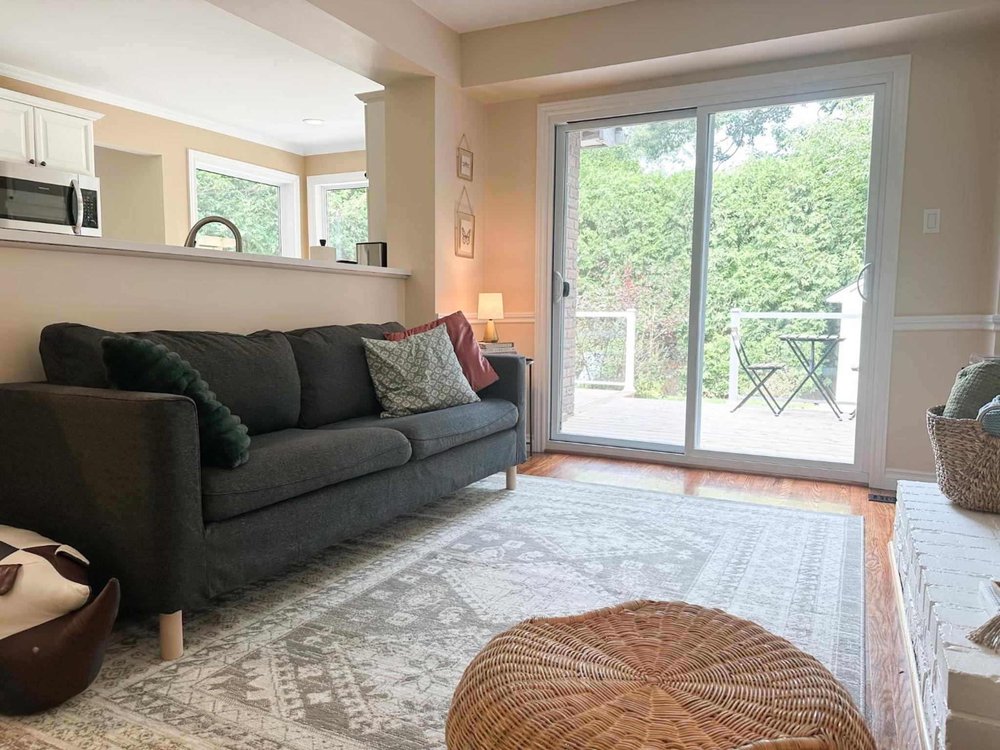 Oakville Retreat - 4 bedroom 5 beds - short walk from the lake