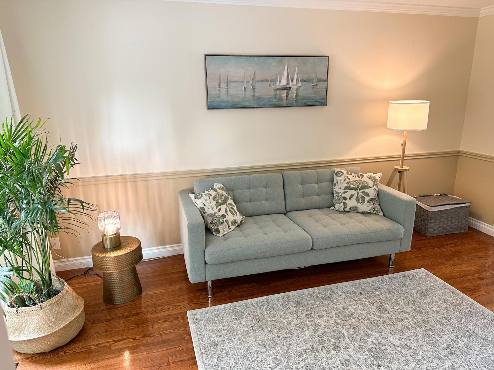 Oakville Retreat - 4 bedroom 5 beds - short walk from the lake