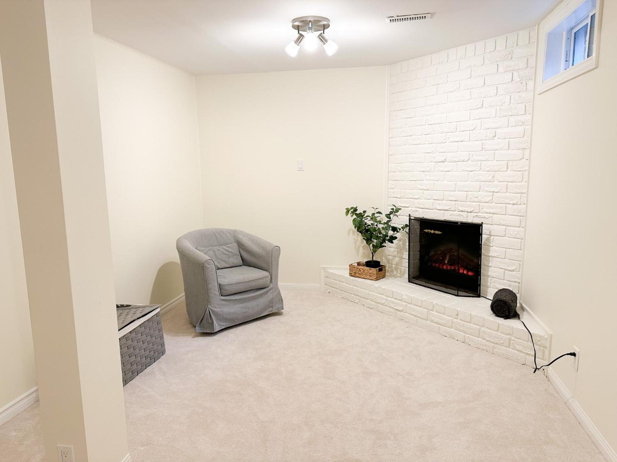 Oakville Retreat - 4 bedroom 5 beds - short walk from the lake