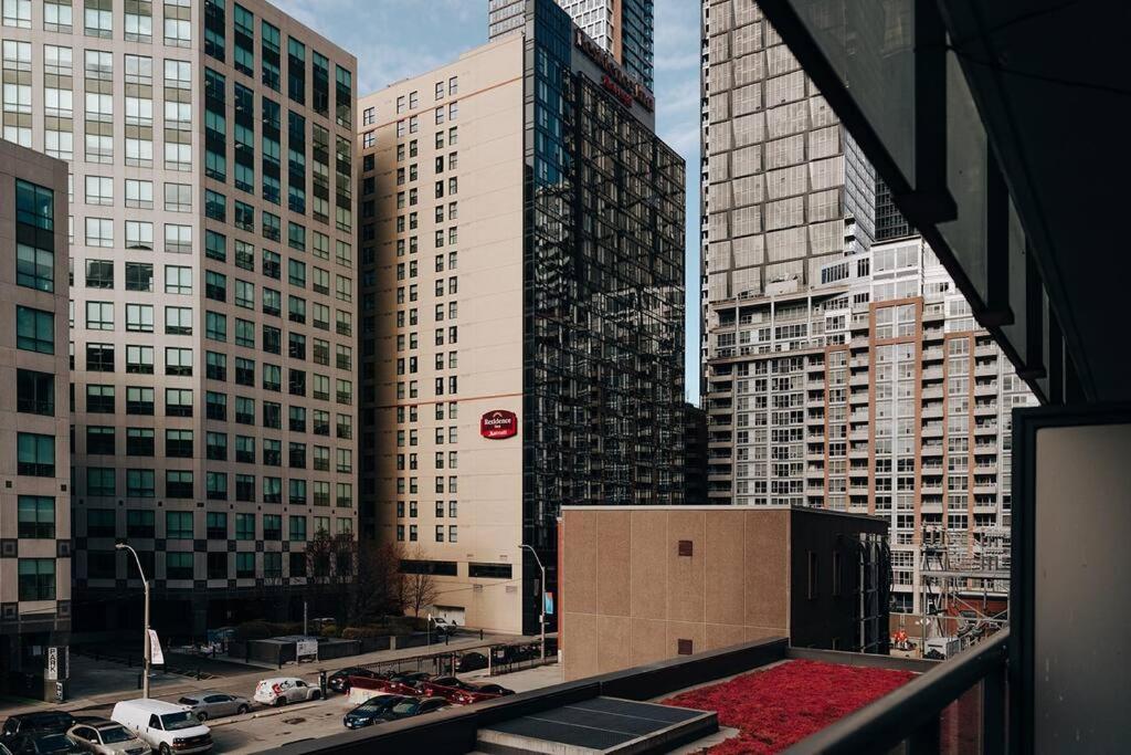 Chic 1-BR Condo; Parking included; Downtown Core
