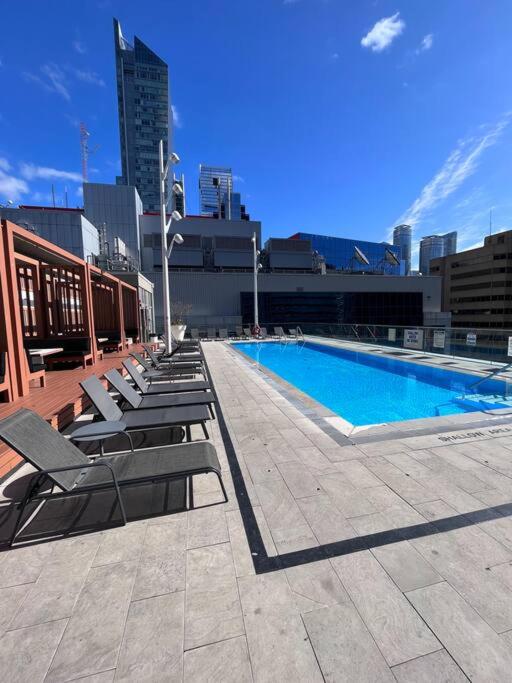 Chic 1-BR Condo; Parking included; Downtown Core