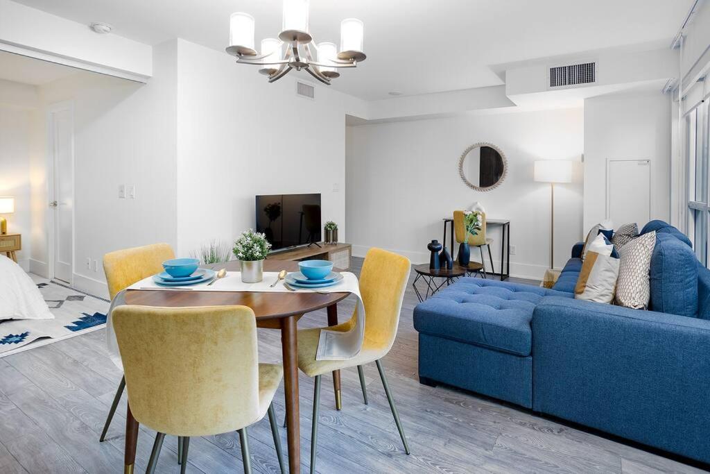 Chic 1-BR Condo; Parking included; Downtown Core