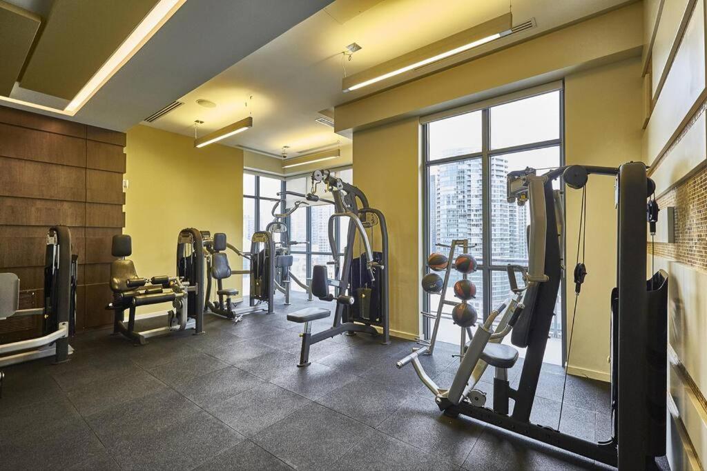 Chic 1-BR Condo; Parking included; Downtown Core