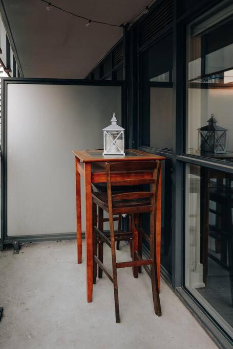 Chic 1-BR Condo; Parking included; Downtown Core