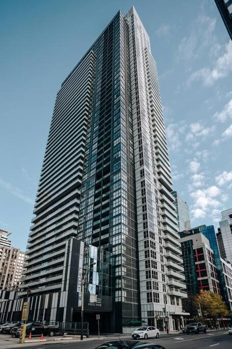 Chic 1-BR Condo; Parking included; Downtown Core