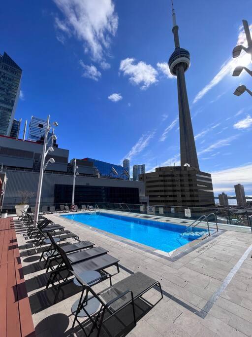 Chic 1-BR Condo; Parking included; Downtown Core