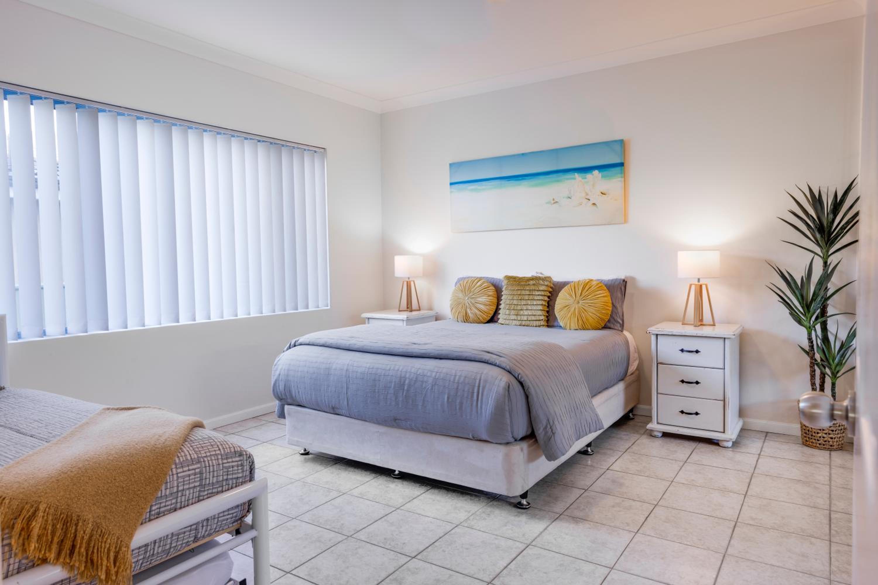 House plus Apartment Water Views and Walk to the Beach