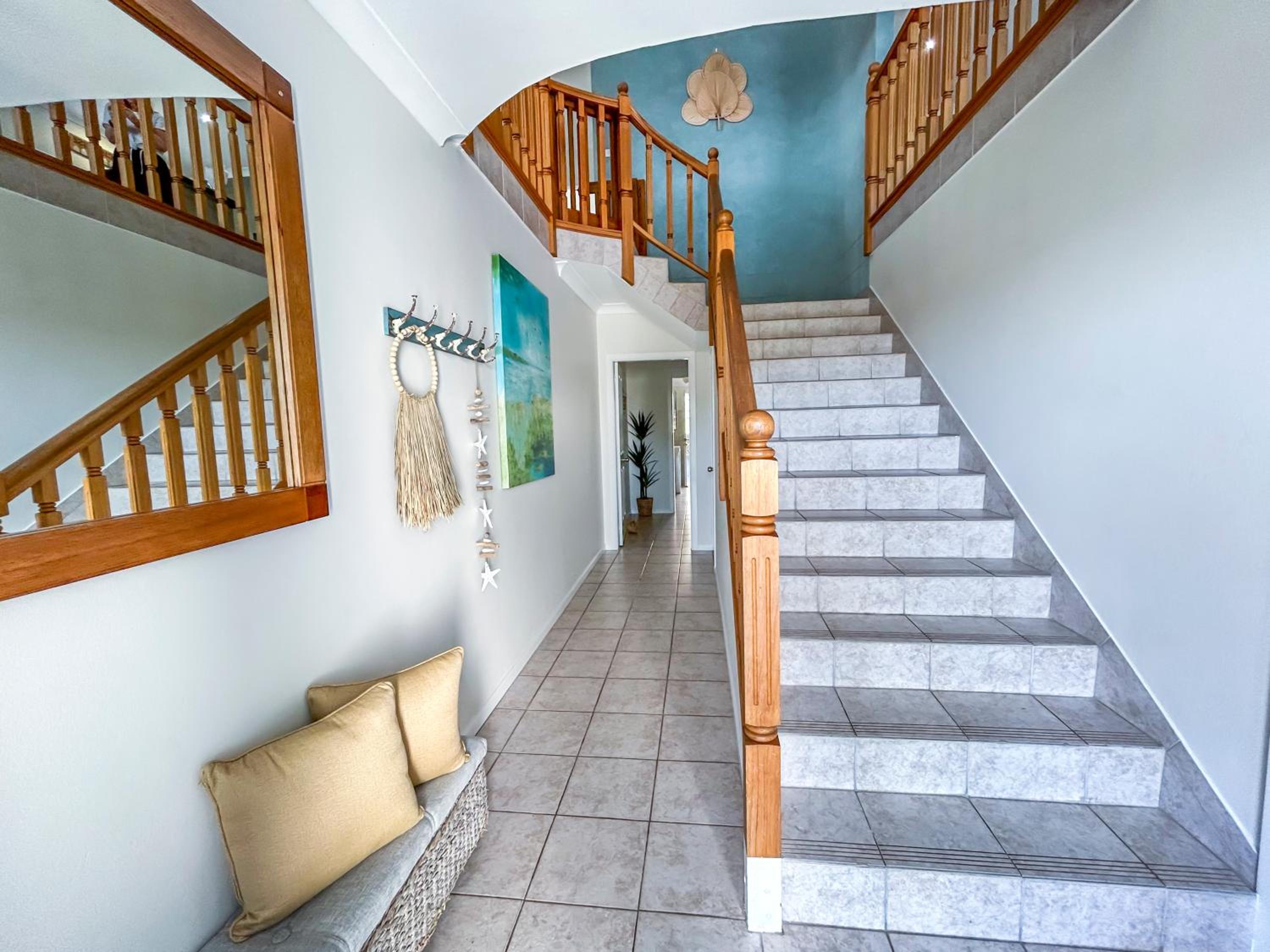 House plus Apartment Water Views and Walk to the Beach
