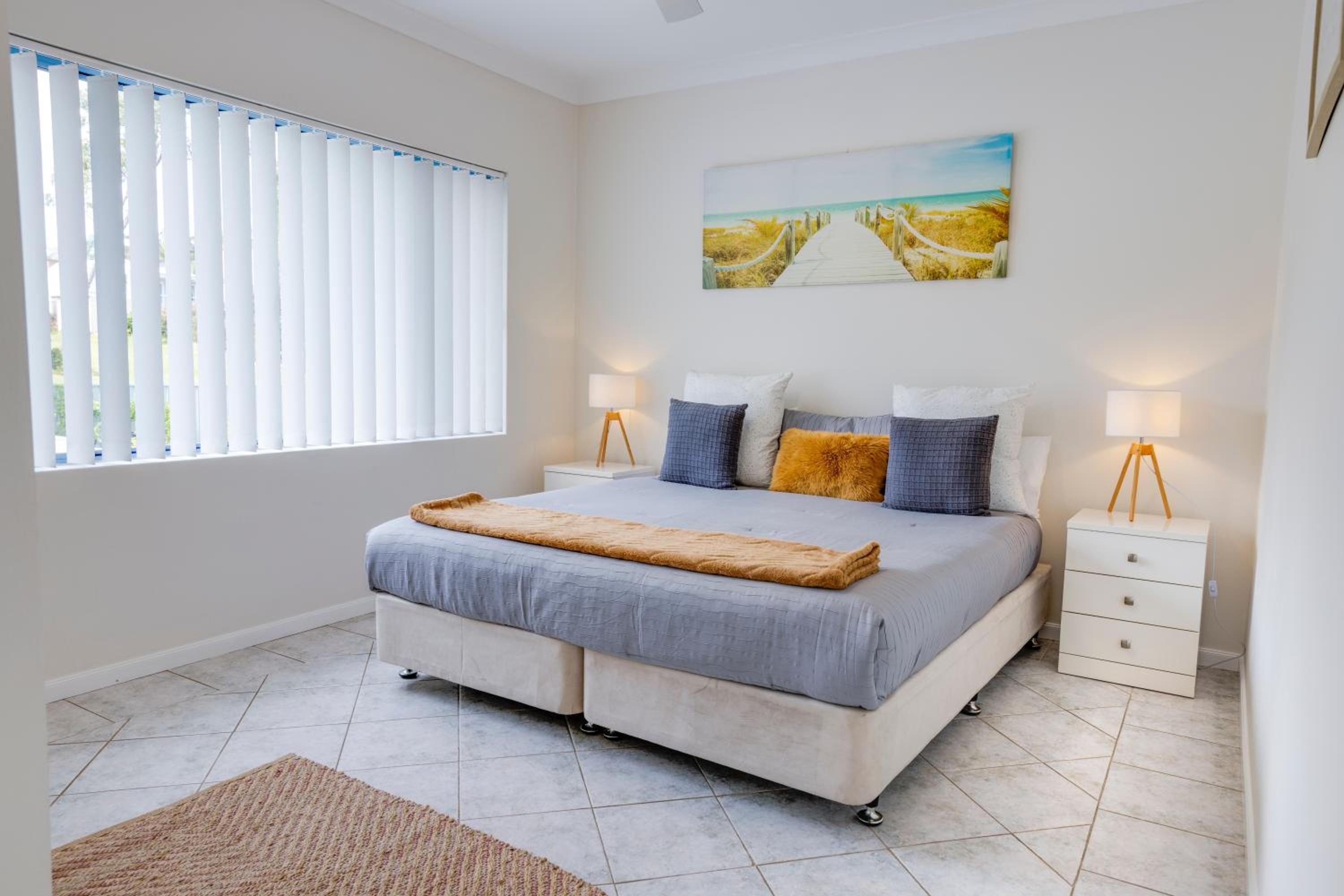 House plus Apartment Water Views and Walk to the Beach