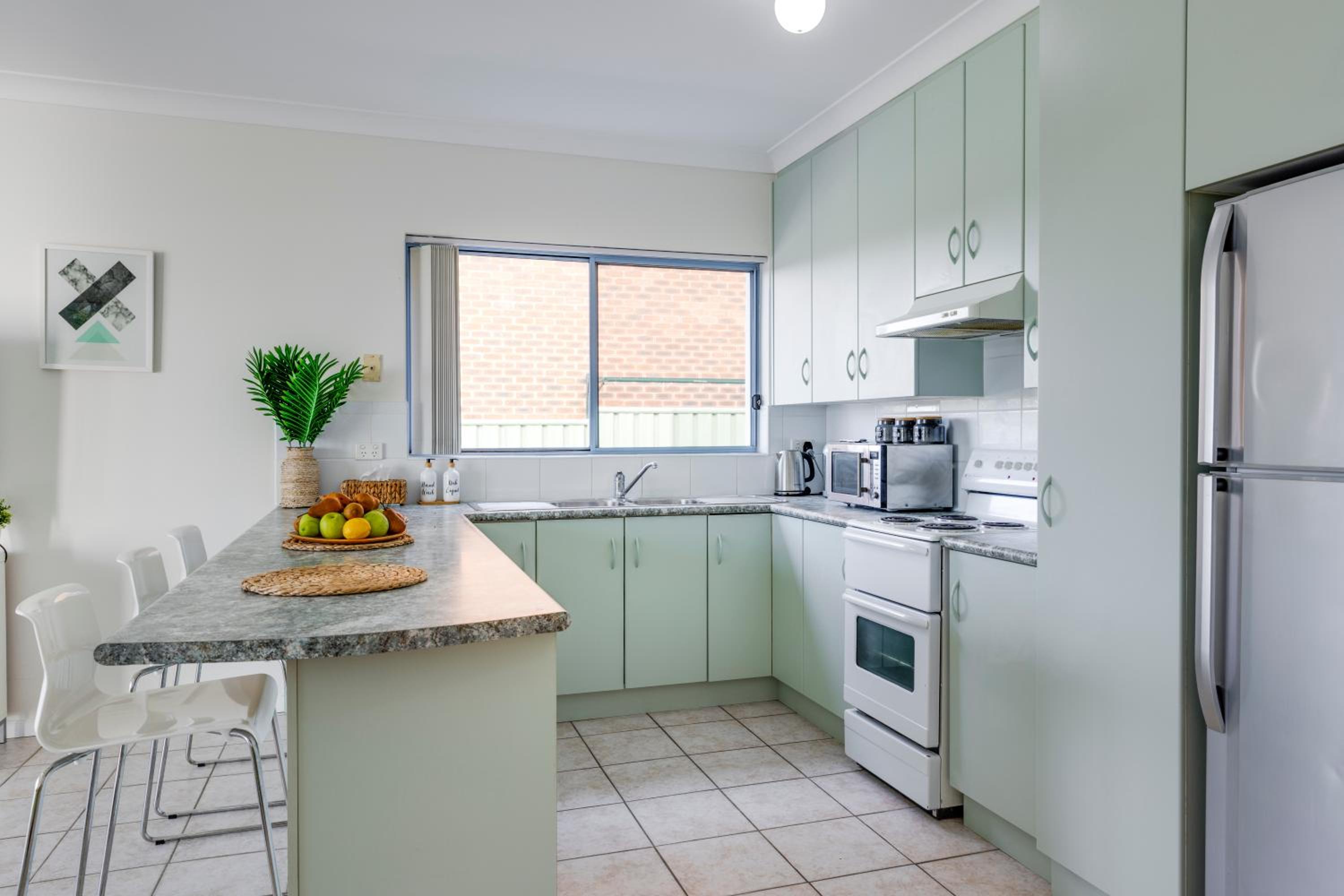 House plus Apartment Water Views and Walk to the Beach