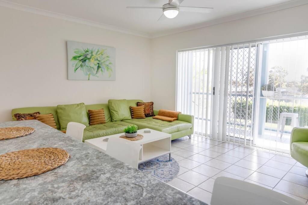 Large 1 Bedroom Apartment in Perfect Location