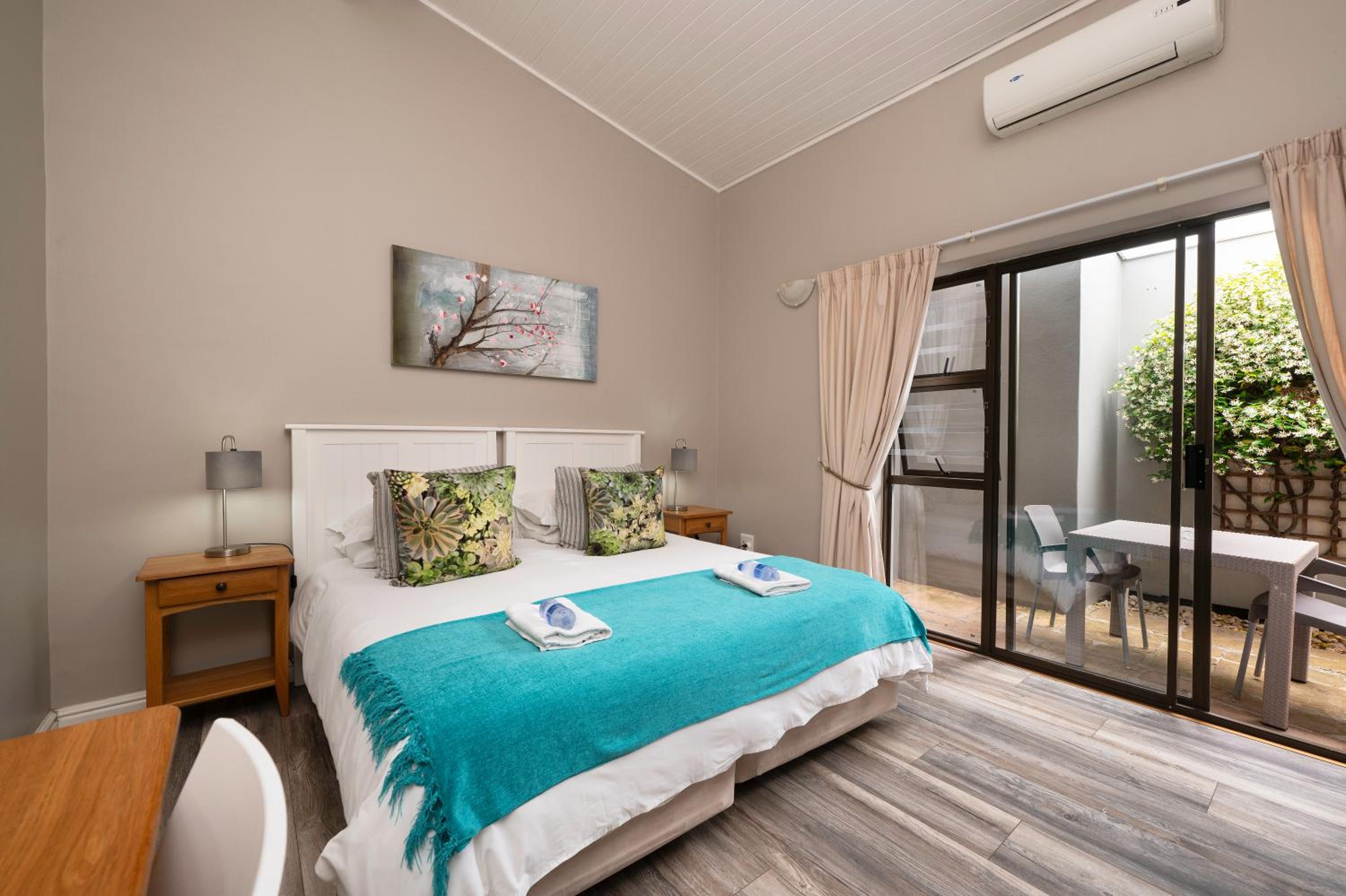 Admirals Lodge Guest House and Brightways self catering apartments