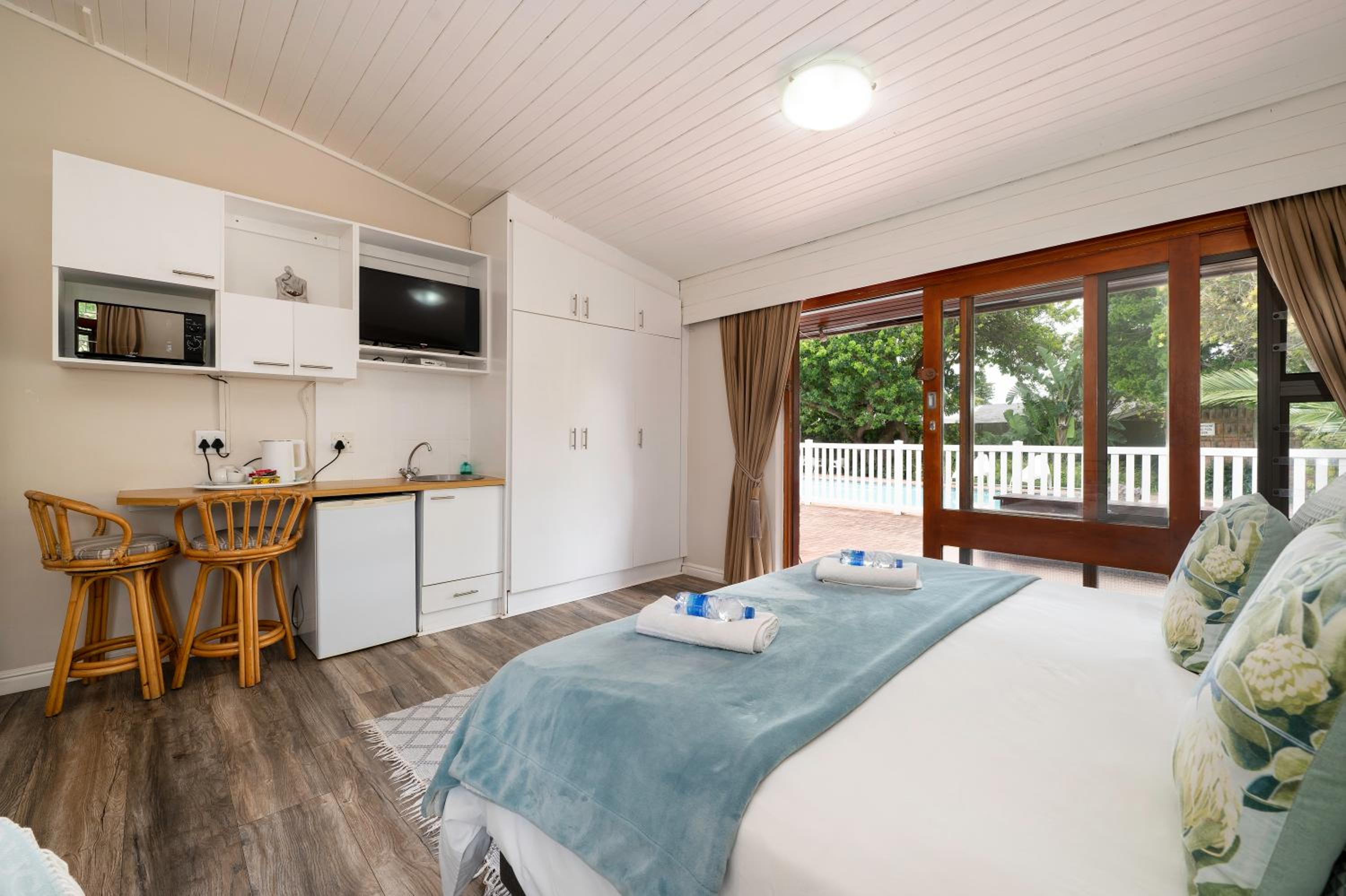 Admirals Lodge Guest House and Brightways self catering apartments