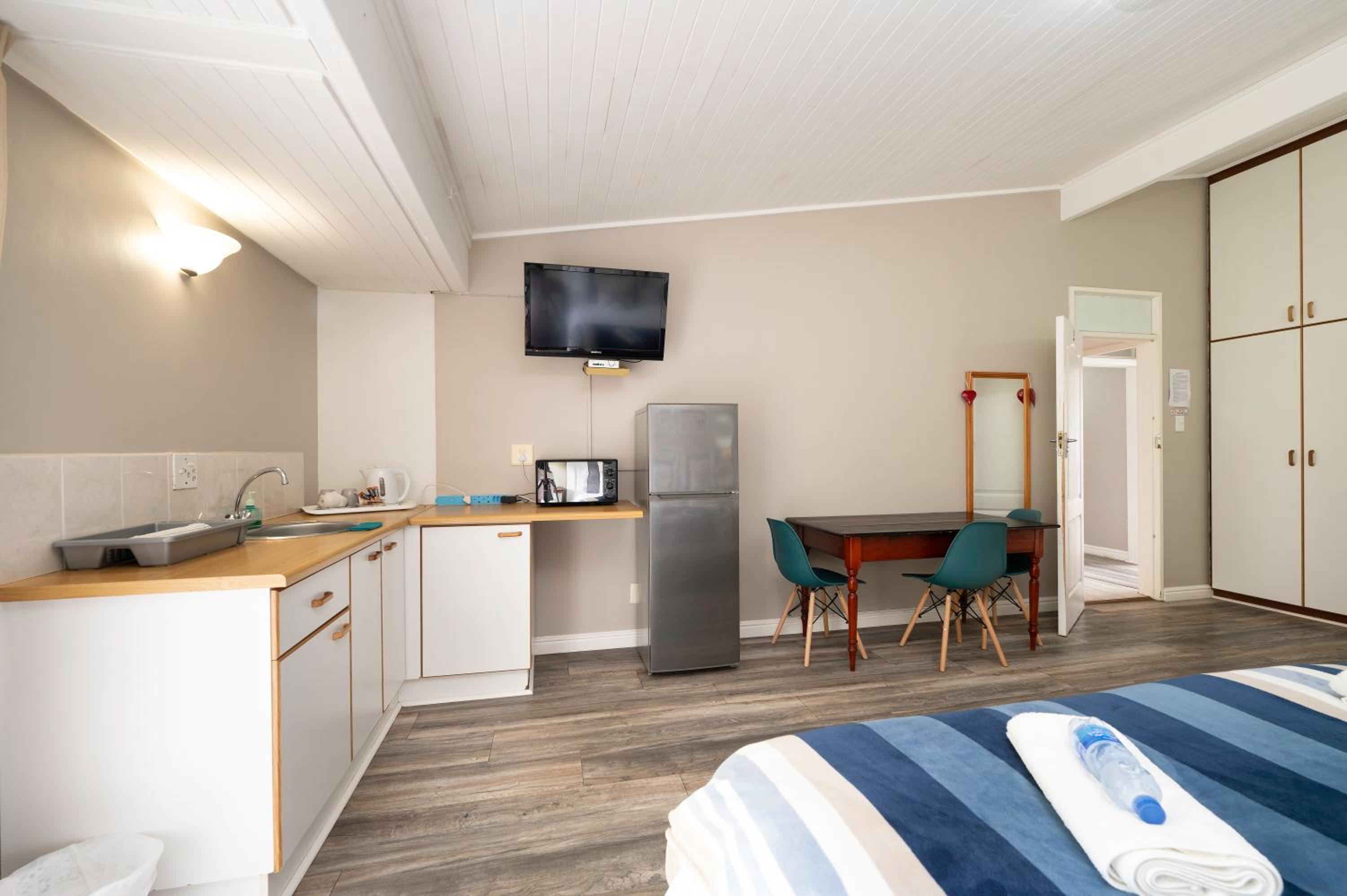 Admirals Lodge Guest House and Brightways self catering apartments