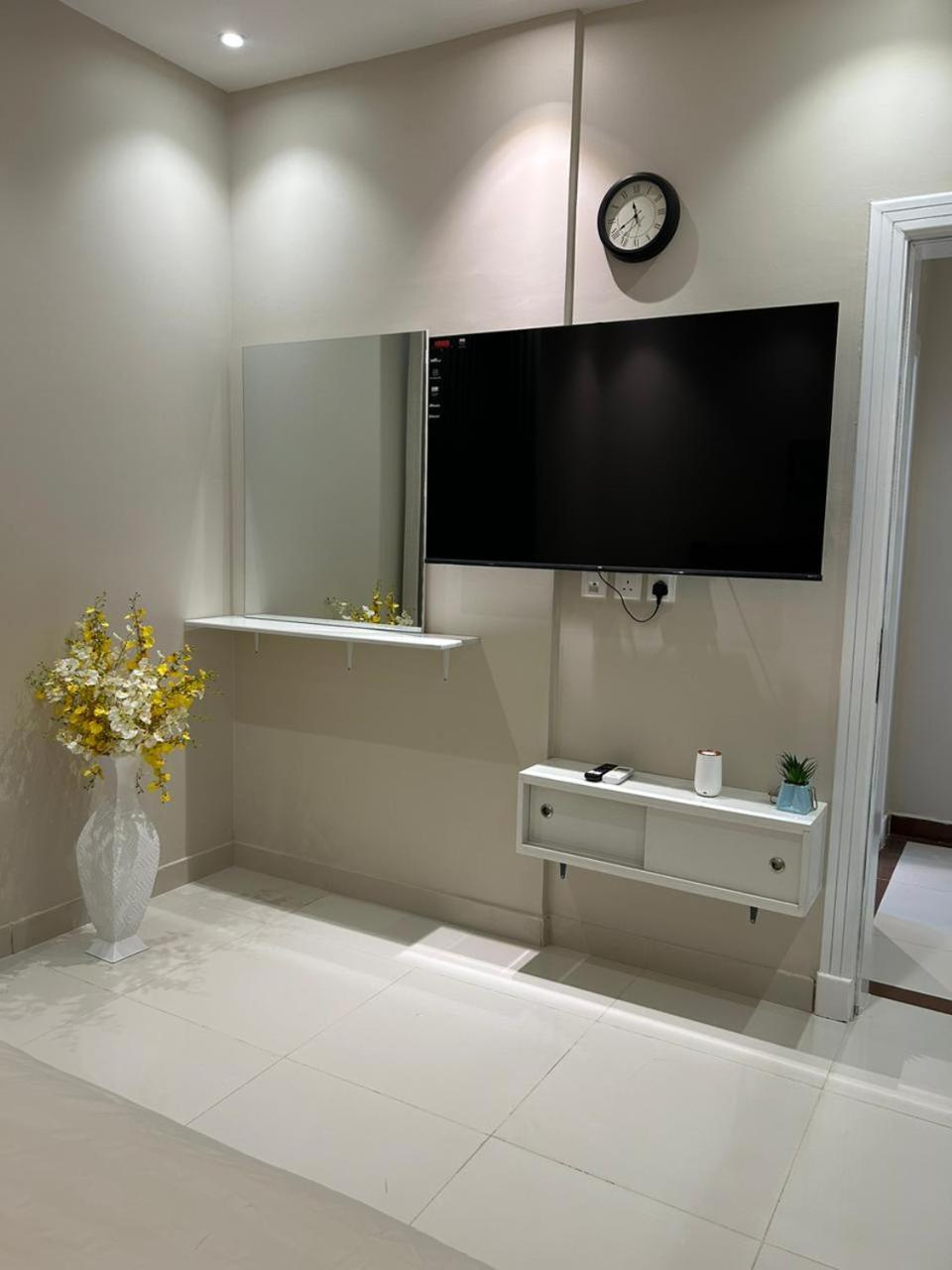 Emaar Holiday Homes Business Gate Al Murouj - B