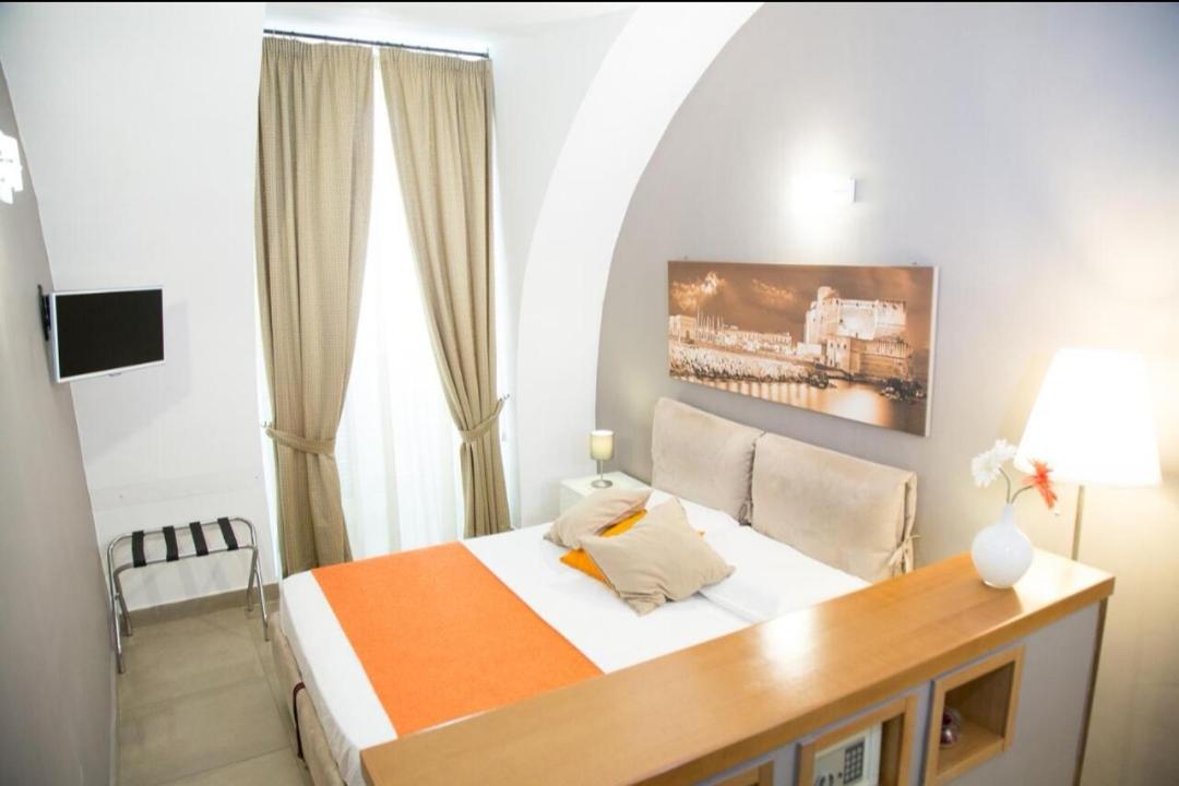 Chiaia Suites