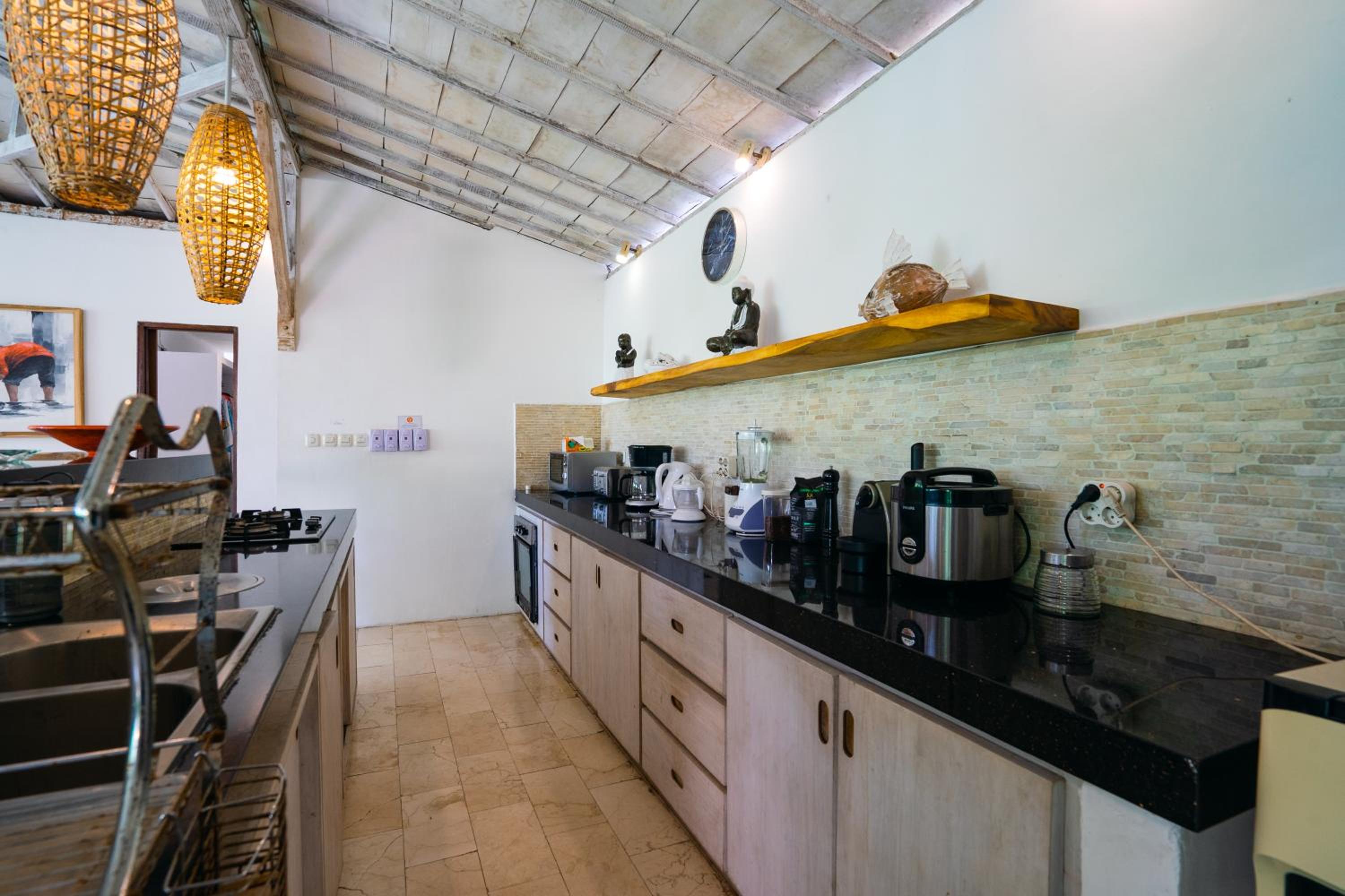 Villa Stella - 4BR Sanctuary in Padonan, Few Minutes to Canggu view 5