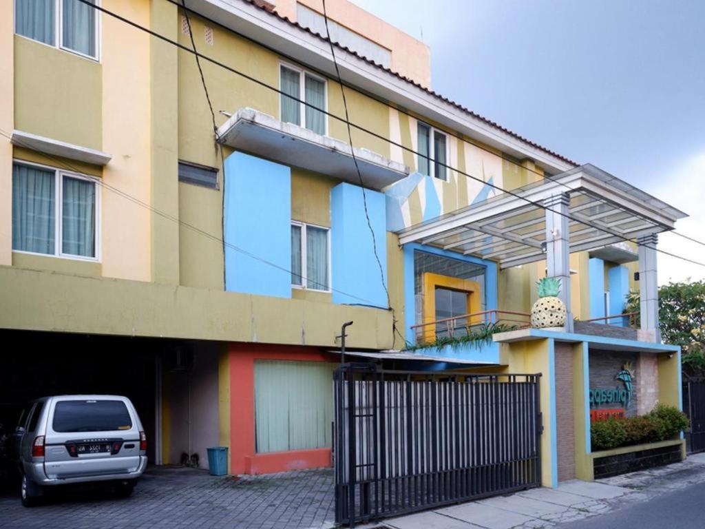Pineapple Mansion Guest House Solo view 2