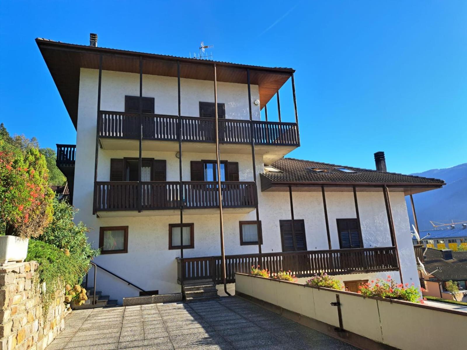 Casa bianca en Malè