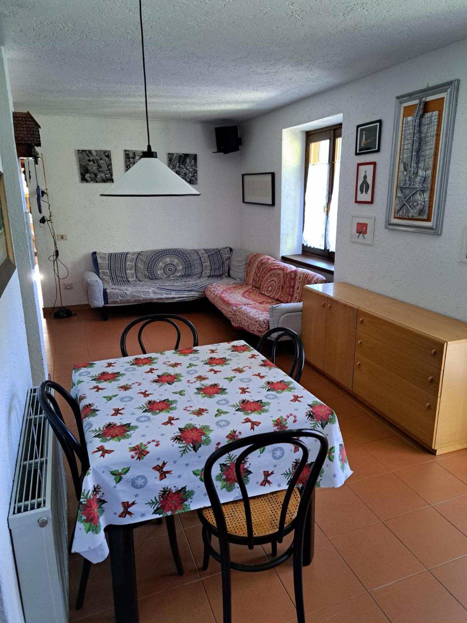 Casa bianca en Malè