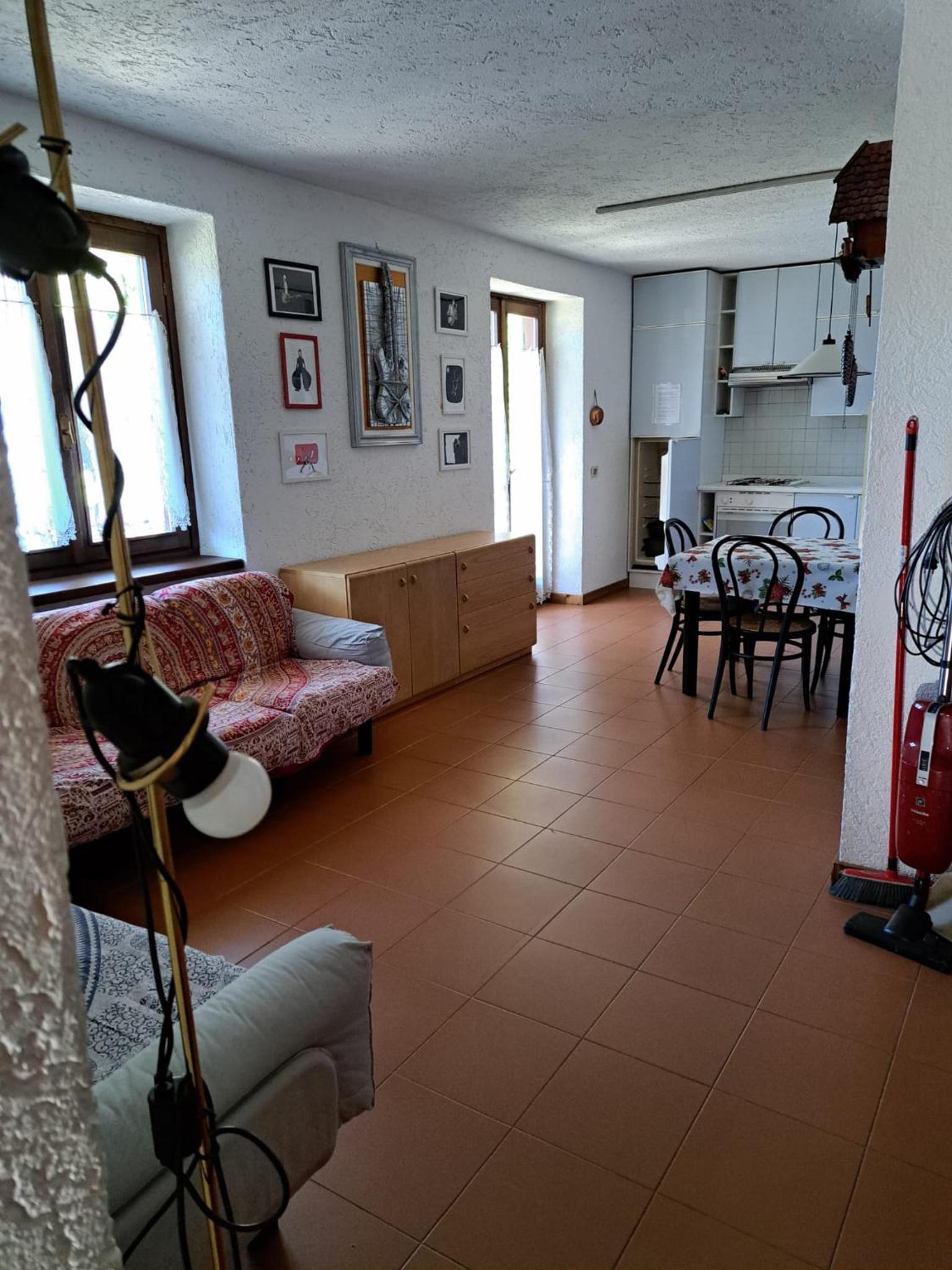 Casa bianca en Malè