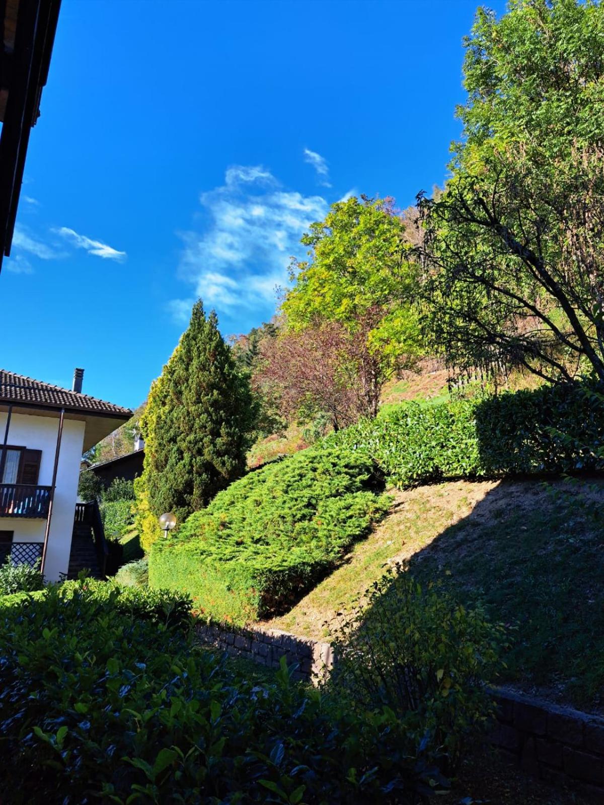 Casa bianca en Malè