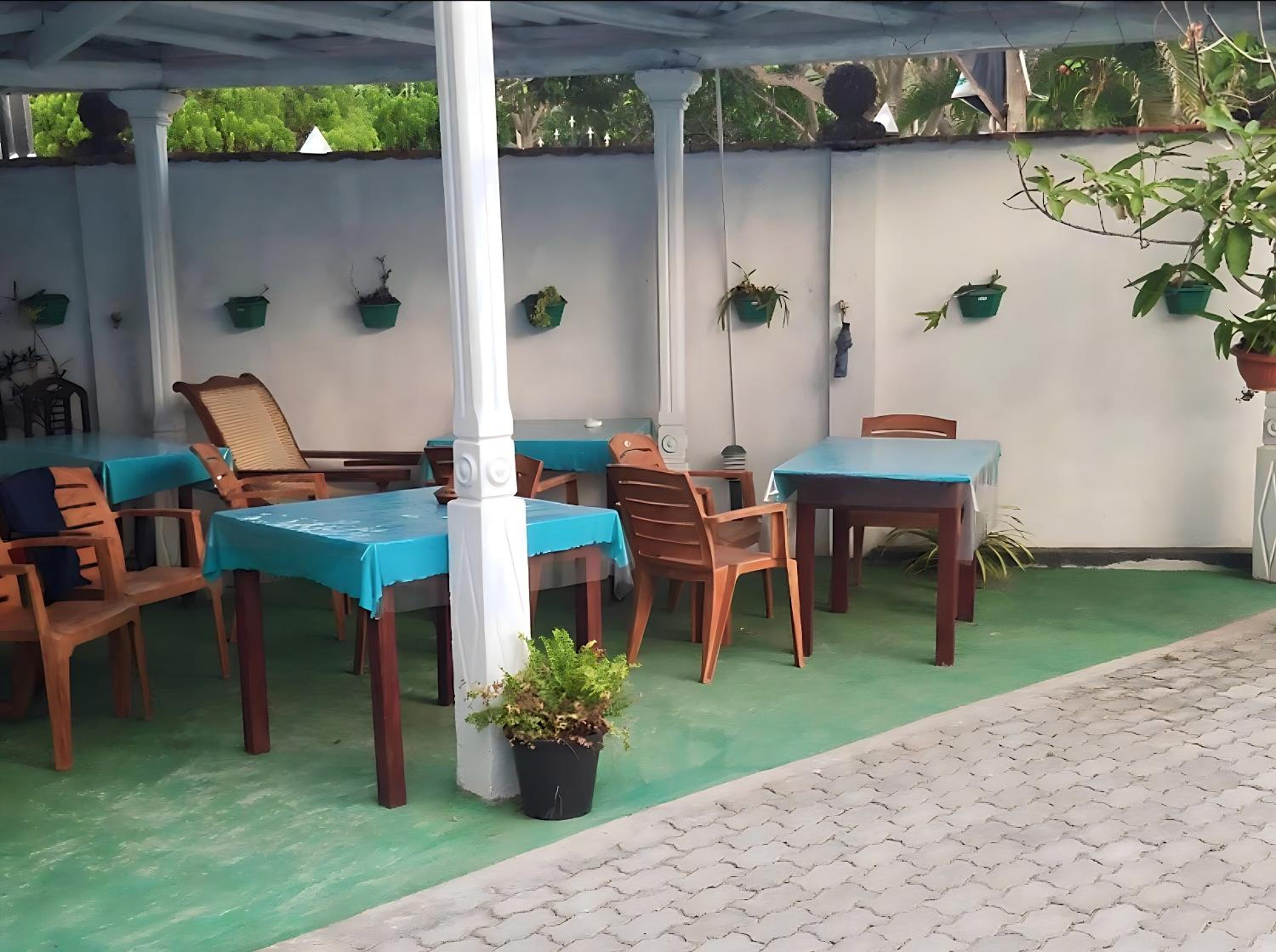 Traveller's Hostel Hikkaduwa view 3