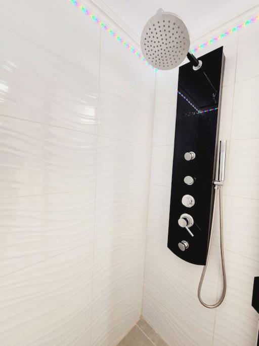 Apartamento VIP con Mesa de Billar