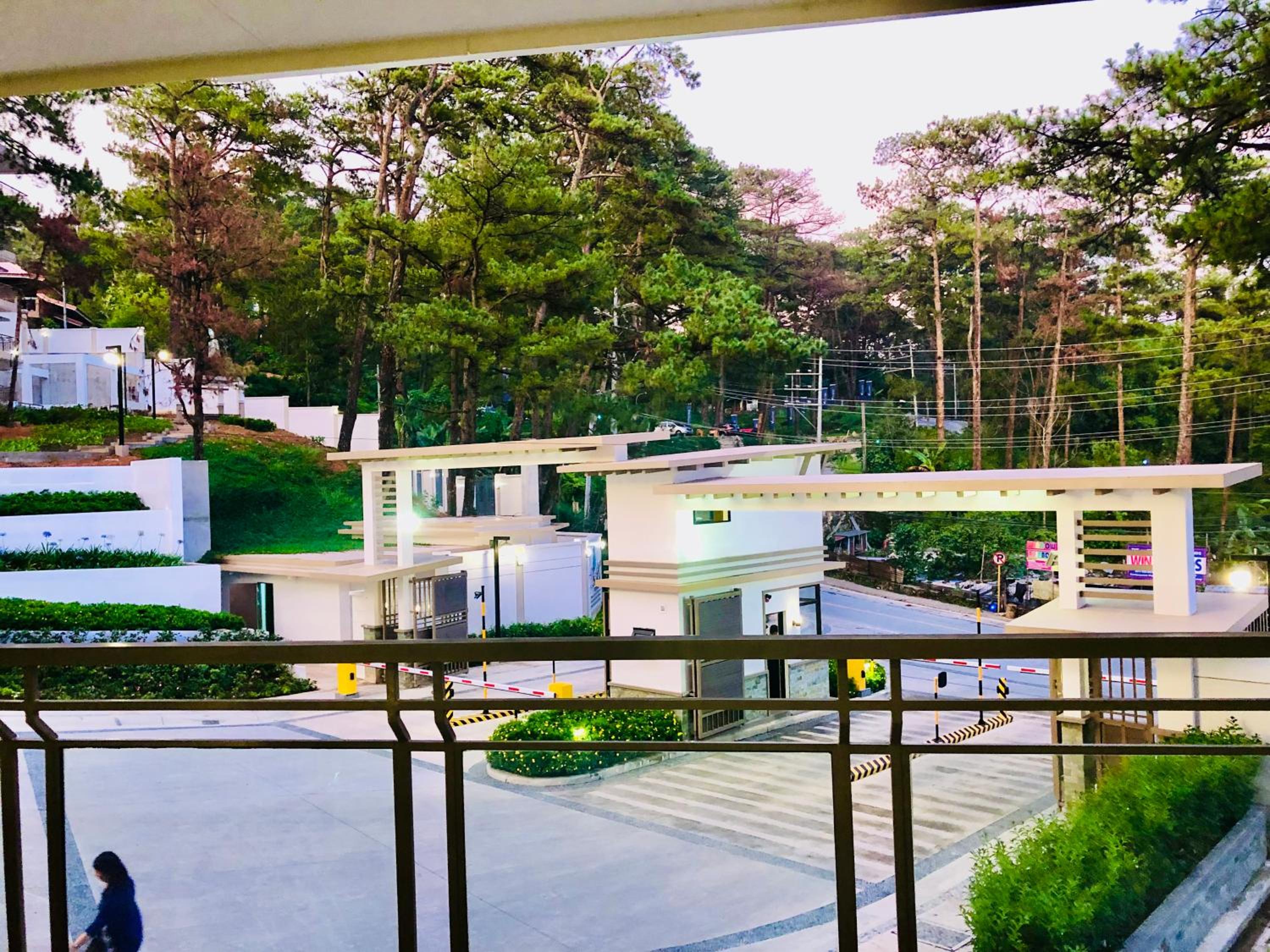 YourHomeAway,LuxFlat at BristleRidge Baguio