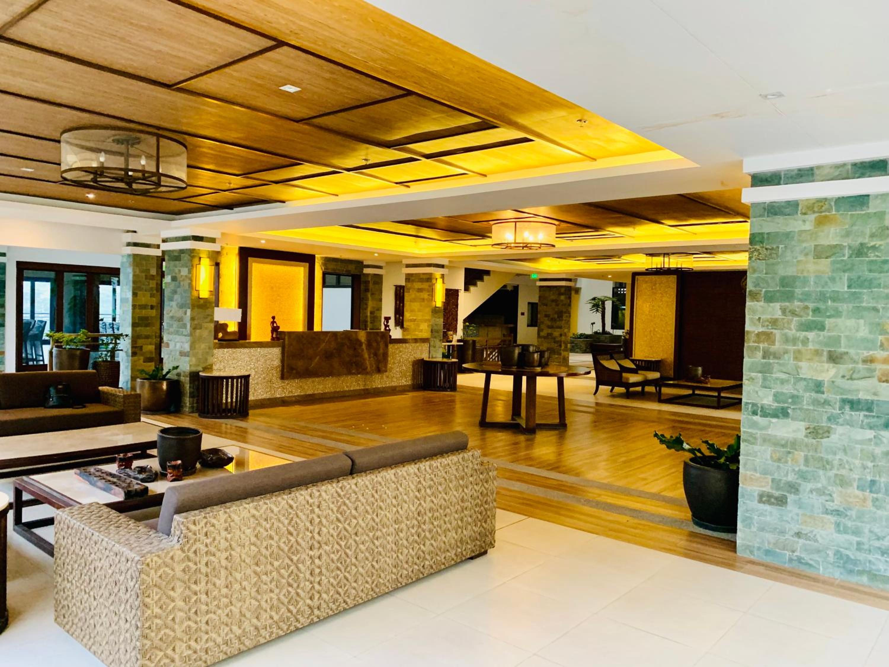 YourHomeAway,LuxFlat at BristleRidge Baguio
