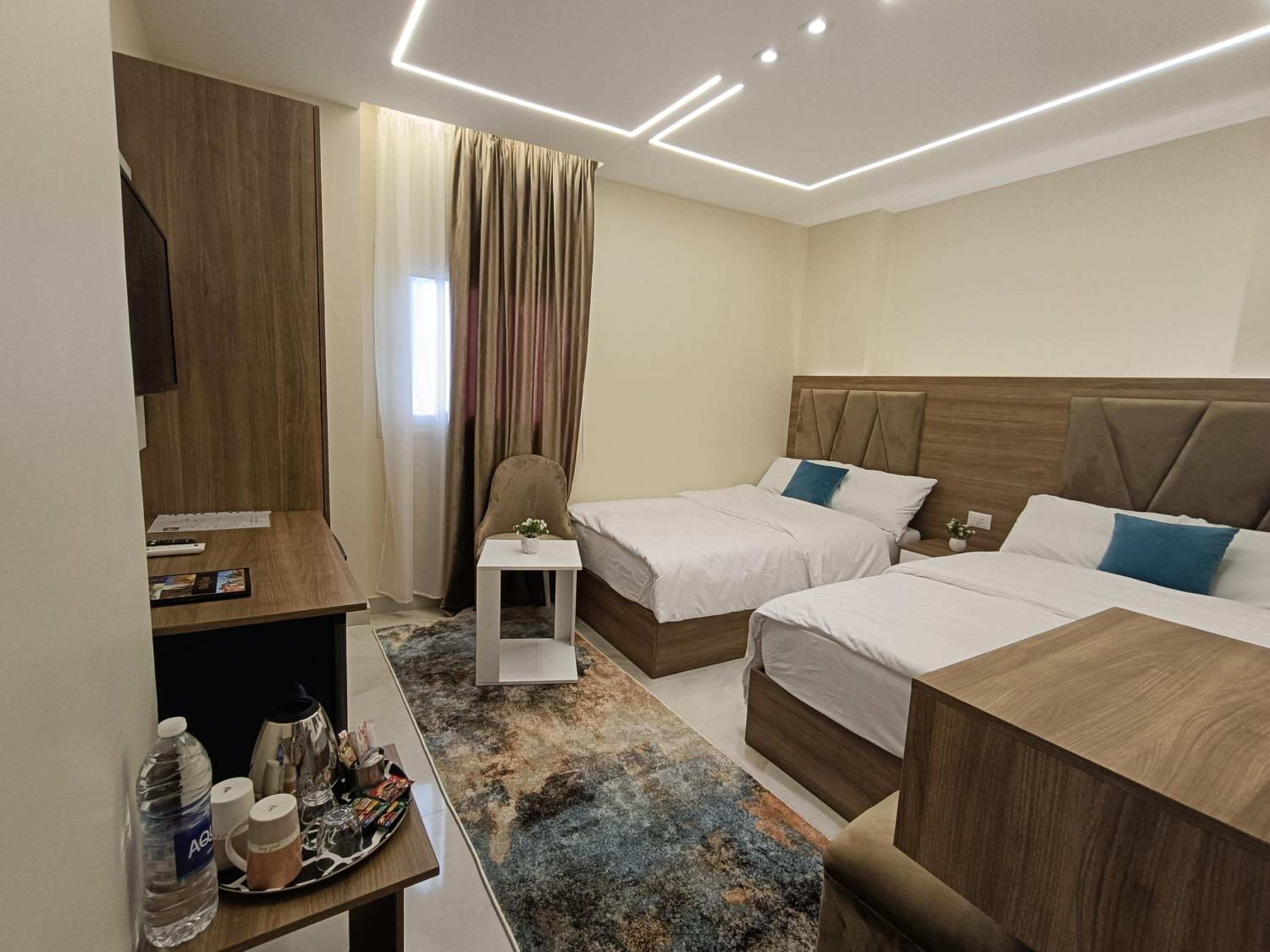 Discover pyramids inn
