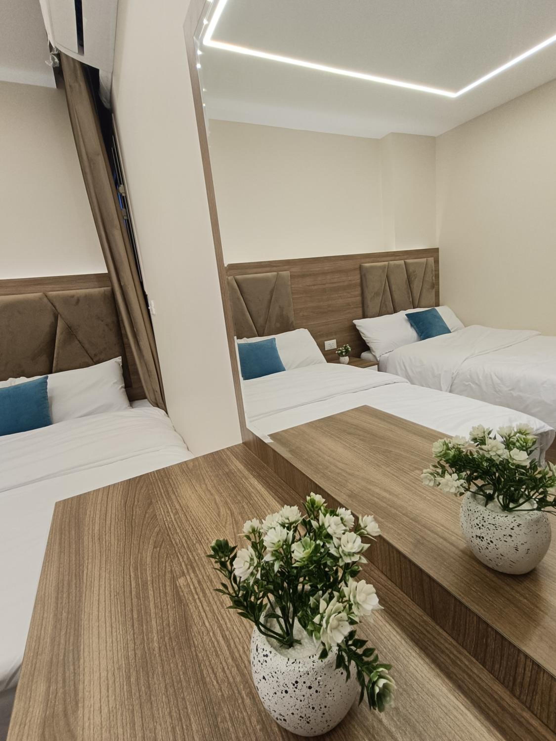 Discover pyramids inn