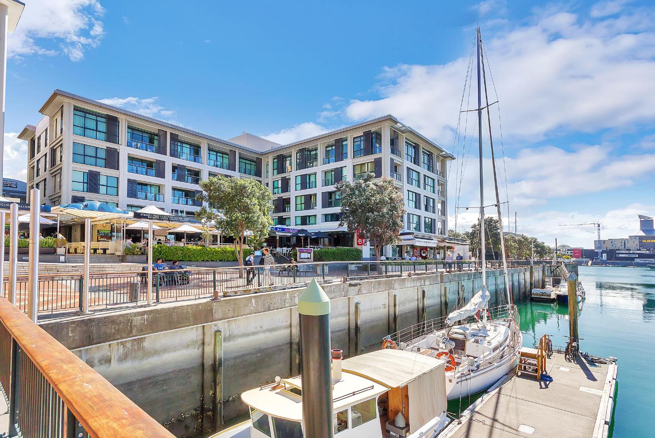 Comfortable & Cozy - Newly Furnished 'Quays' Share Save view 4