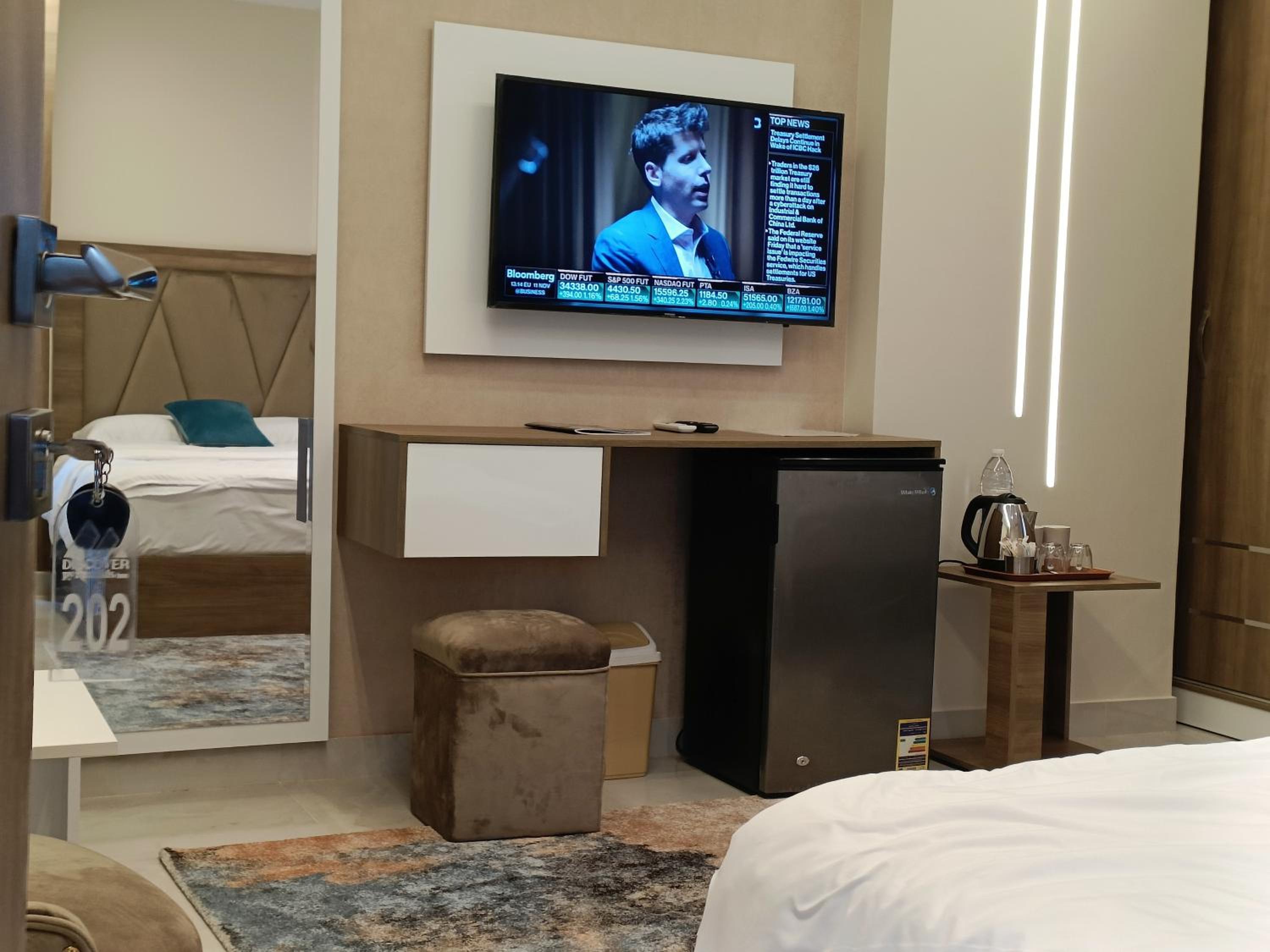 Discover pyramids inn