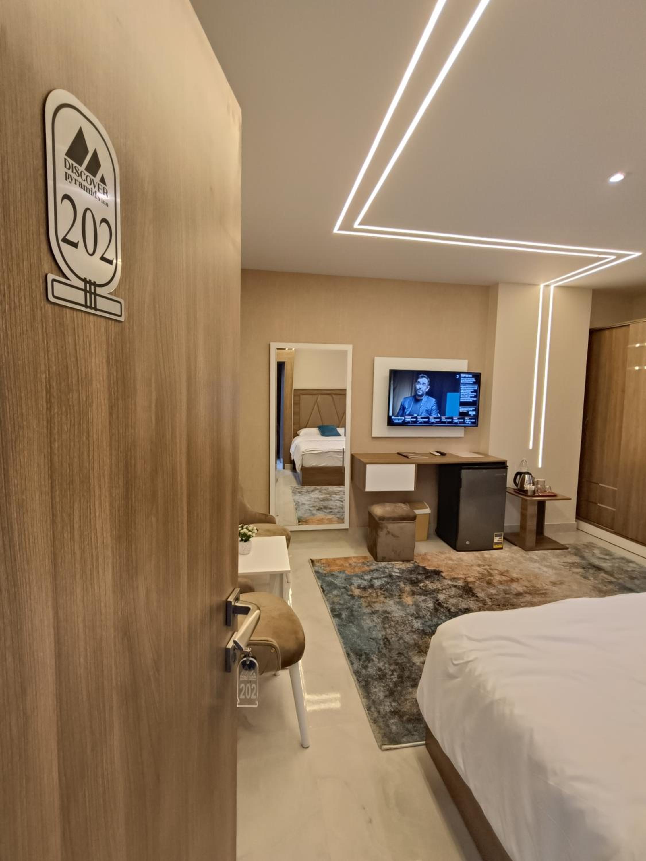 Discover pyramids inn