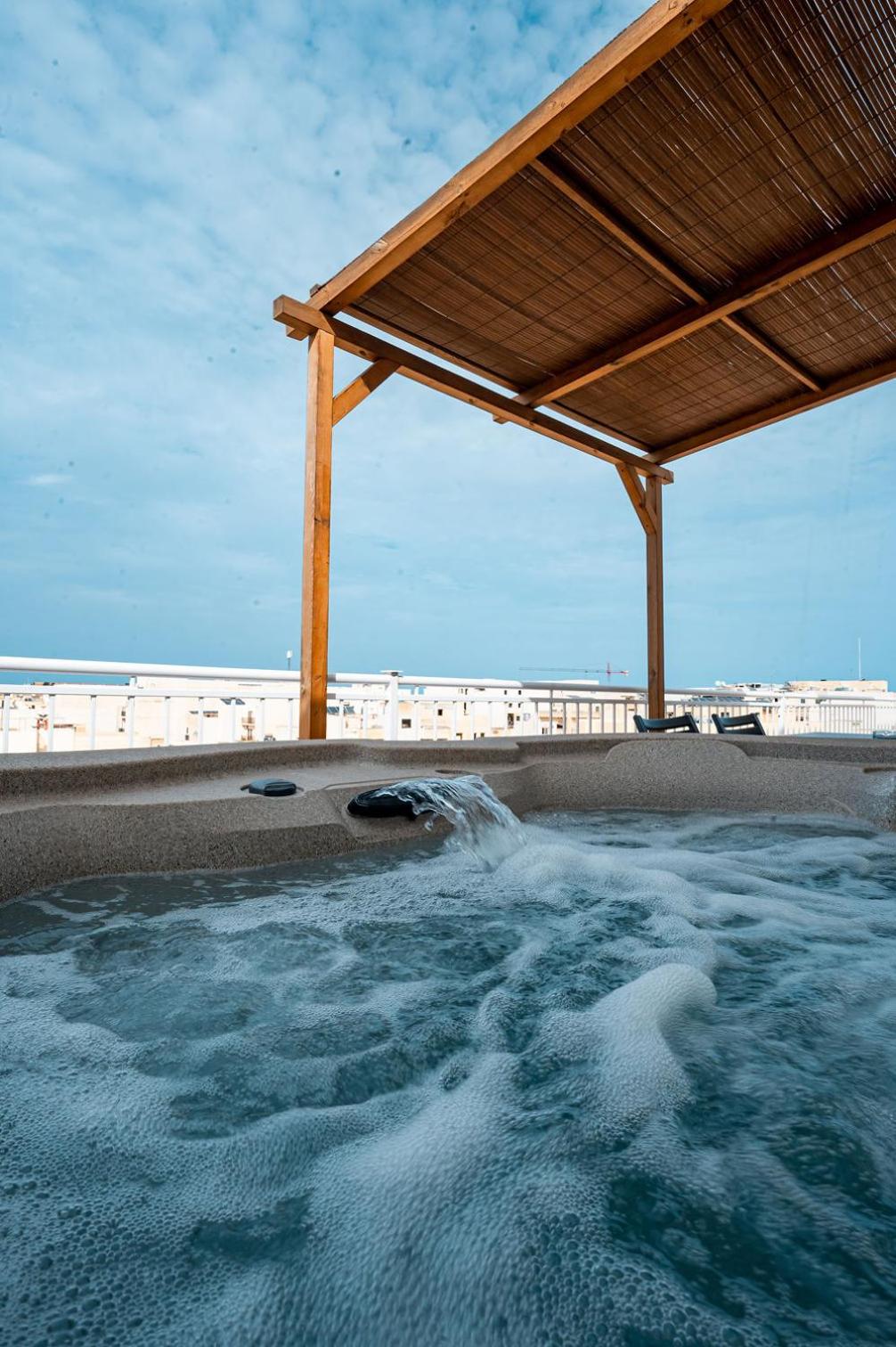 The Willows Penthouses with Jacuzzi view 2